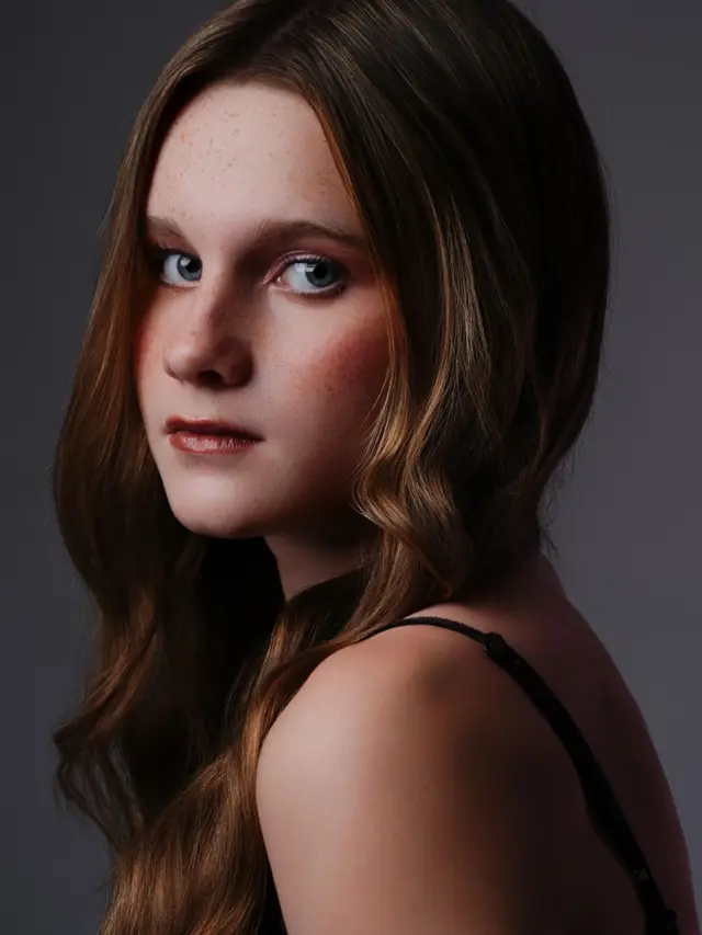 Portrait makeup with defined eyes